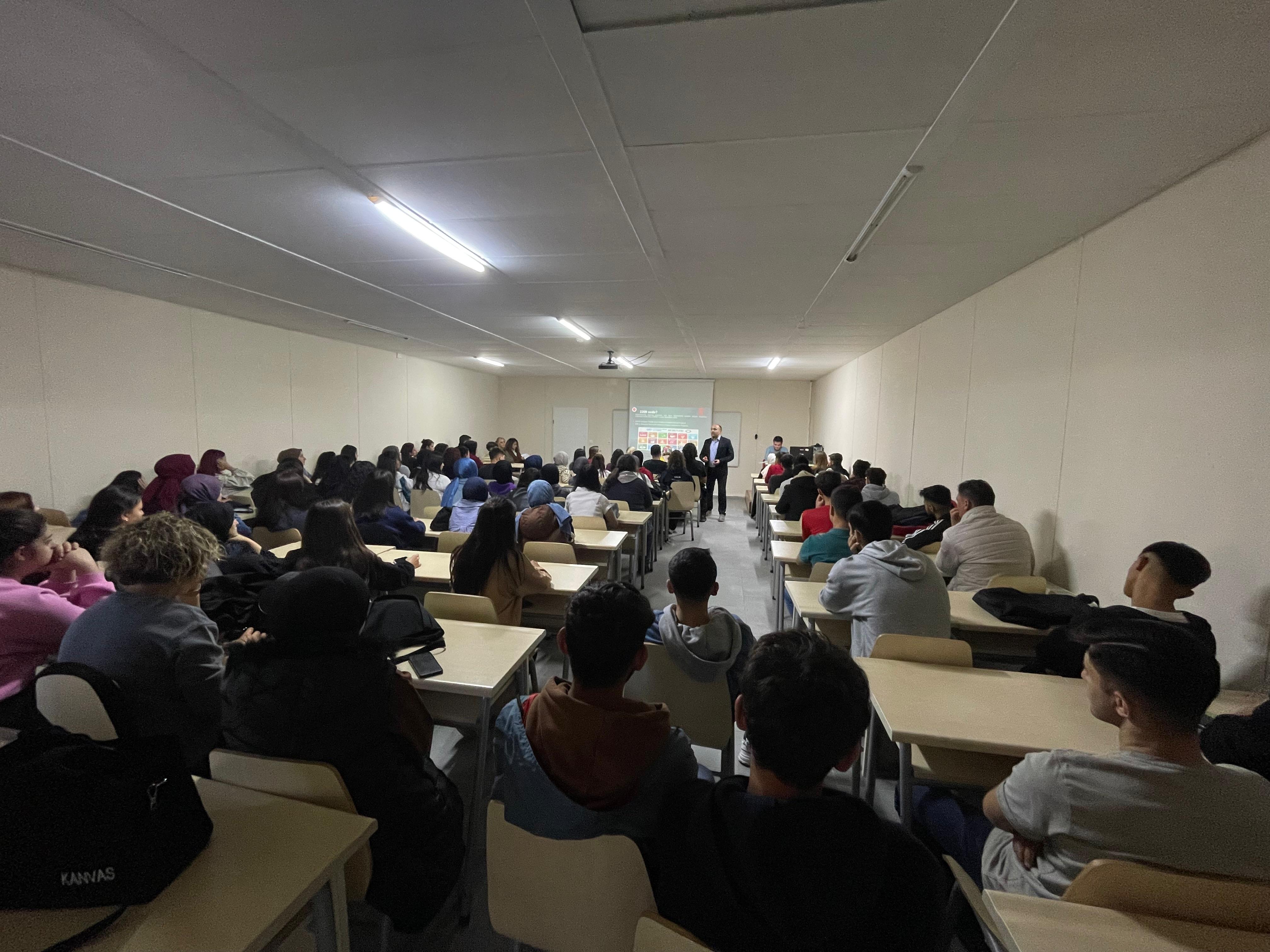TÜBİTAK 2209-A Üniversite Öğrencileri Araştırma Projeleri Eğitimi Gerçekleştirildi