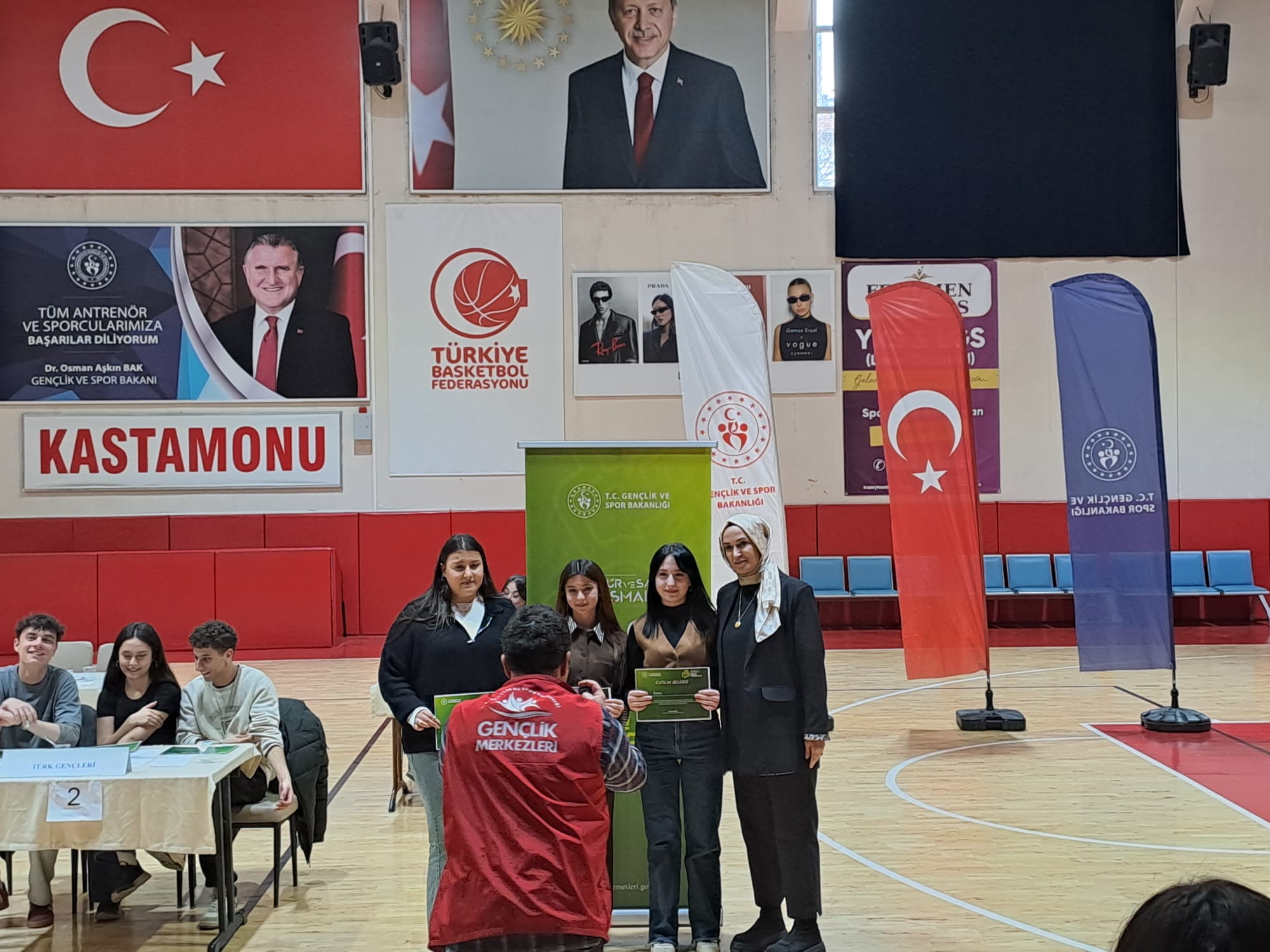 Bilgi Yarışmasında Öğrencilerimizden Büyük Başarı