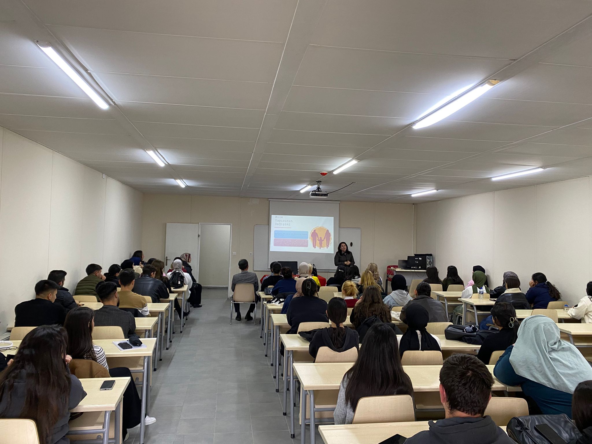 Meslek Yüksekokulumuzda Değişen Aile Değerleri Konulu Konferans Gerçekleştirildi