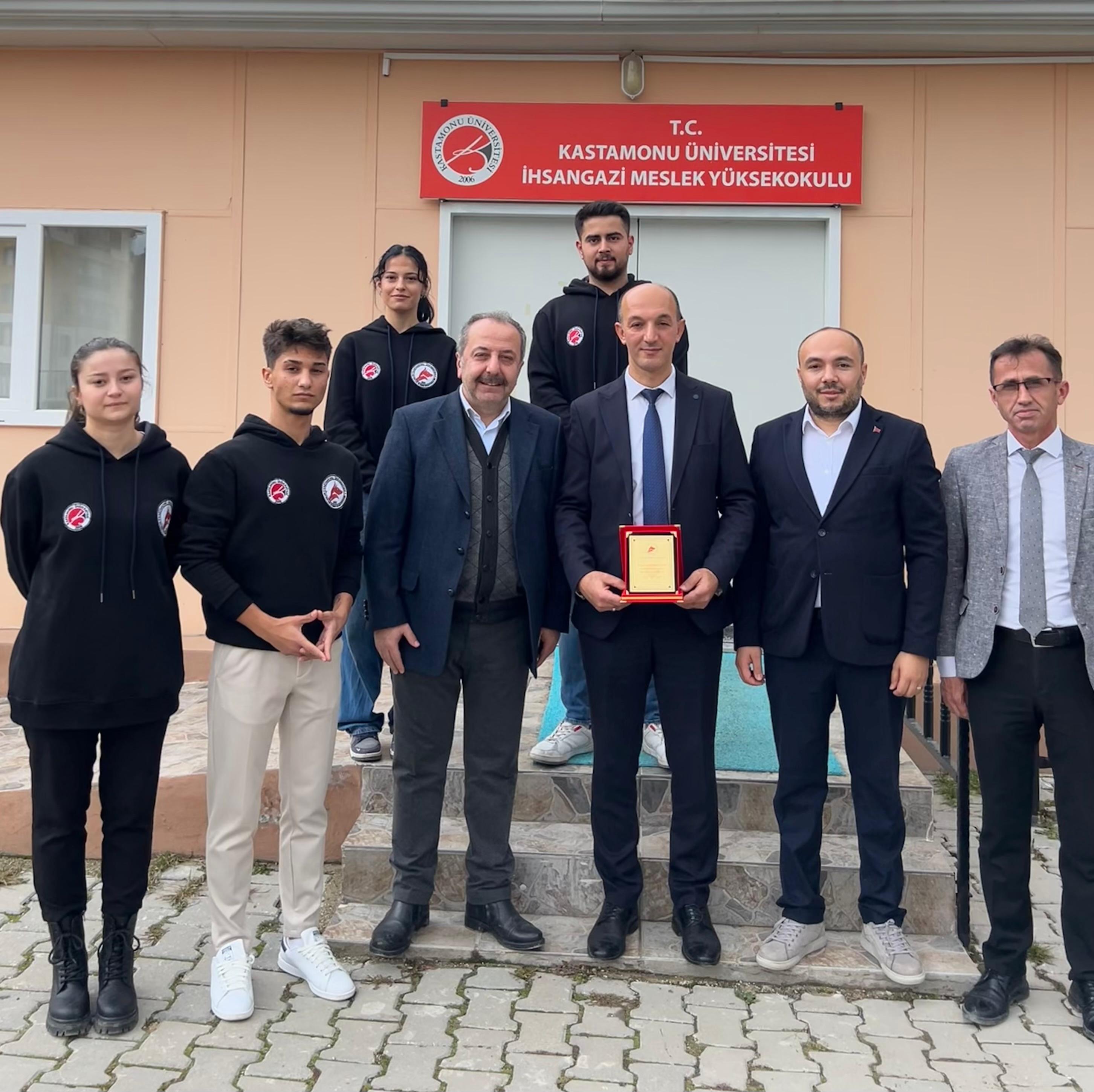 Vatan-Millet Sevdalısı Mehmet Akif ERSOY ve Veteriner Hekimliği Konferansı