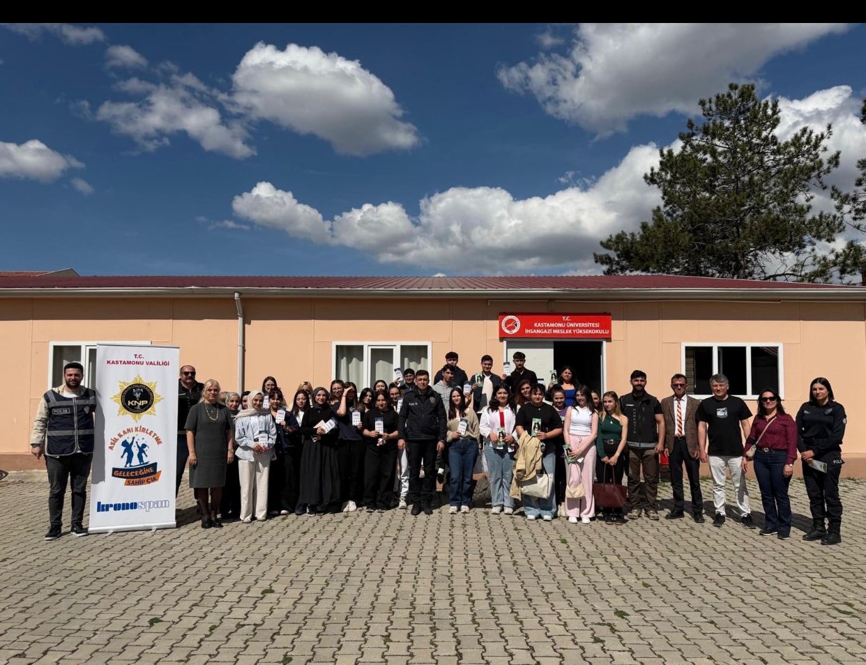Meslek Yüksekokulumuzda "Asil Kanı Kirletme, Geleceğine Sahip Çık" Konulu Konferans Düzenlendi