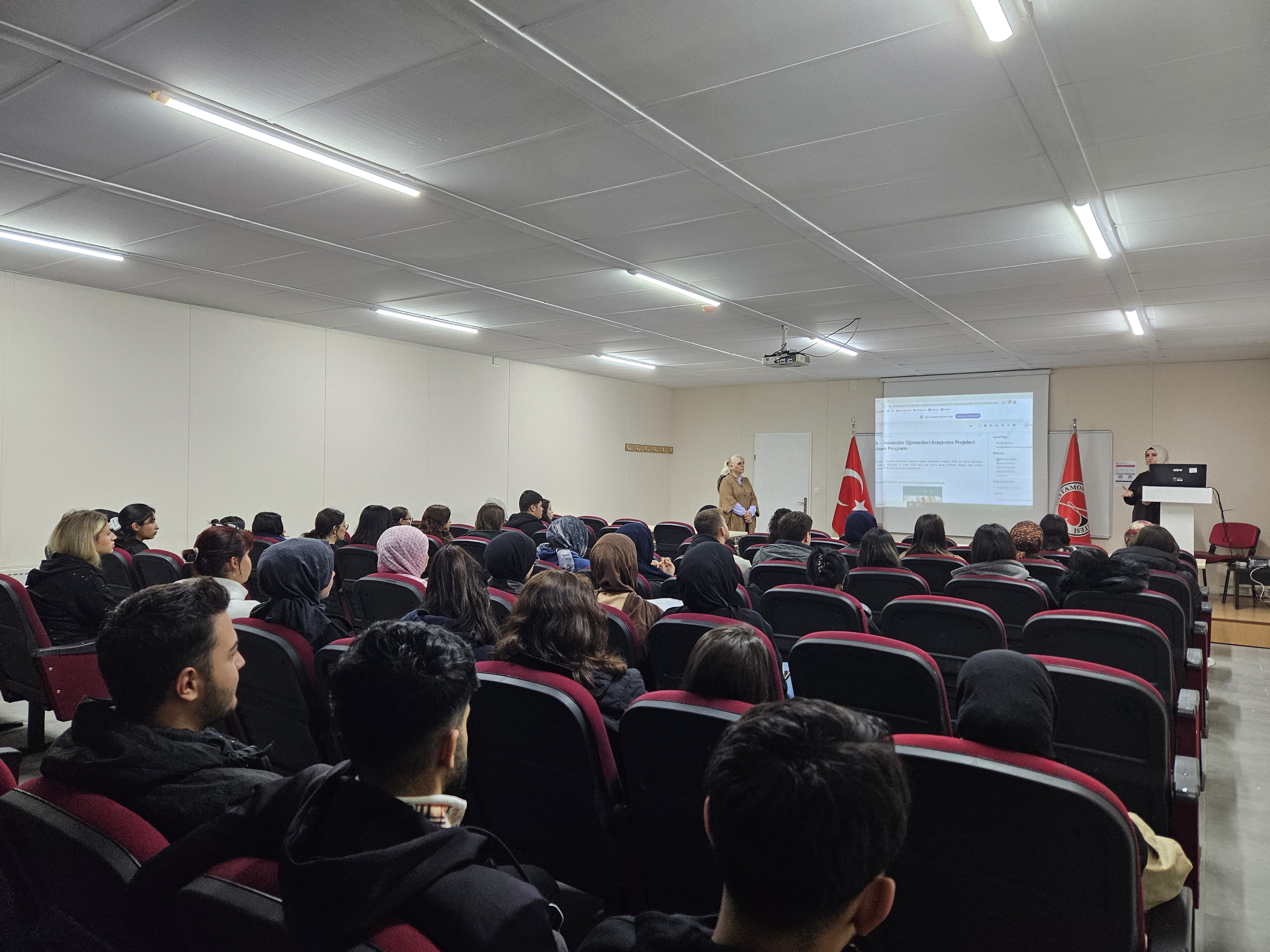 TÜBİTAK 2209-A Üniversite Öğrencileri Araştırma Projeleri Eğitimi Gerçekleştirildi